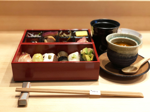 14野菜寿司弁当(1320円)