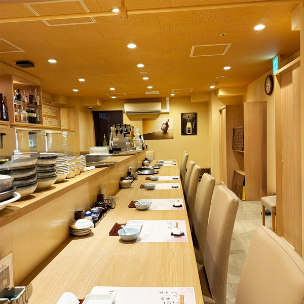 19カウンター席の店内