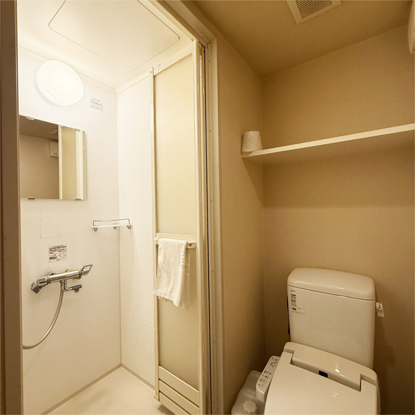 02シャワールーム・トイレ