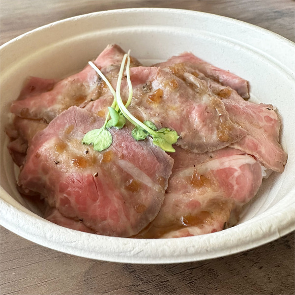 08ローストビーフ丼(900円)