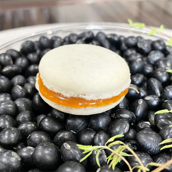 11生キャラメルのマカロン