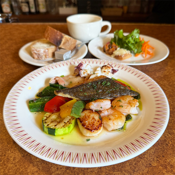 01魚介のポワレ・トマトソース(1950円)