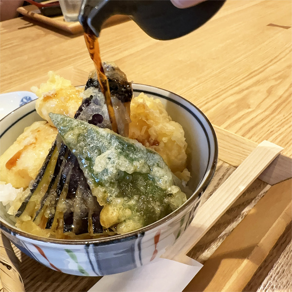 08天丼のタレは自分でかけます