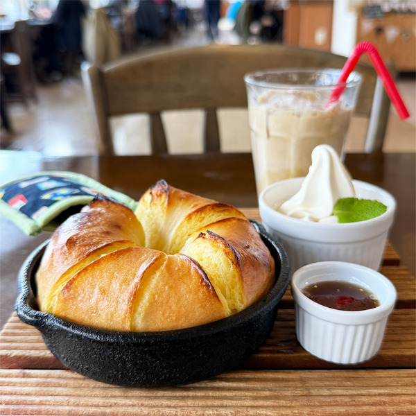 01ベーグルのフレンチトースト(1100円)・アイスカフェオレ(550円)