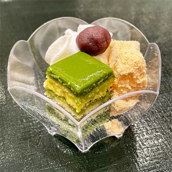 28抹茶パフェ(抹茶のオペラとわらび餅)