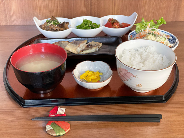 01本日の日替り定食魚(880円)