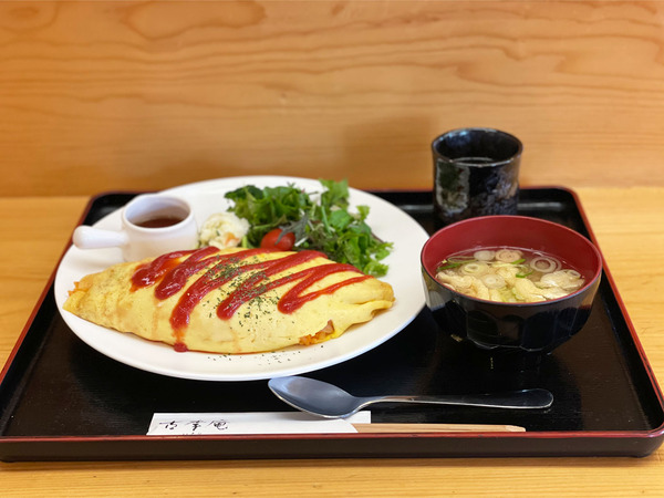 01オムライス(750円)