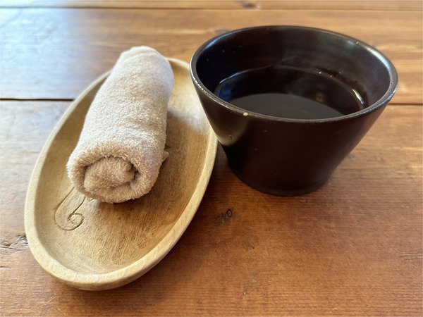 01おしぼりとお茶