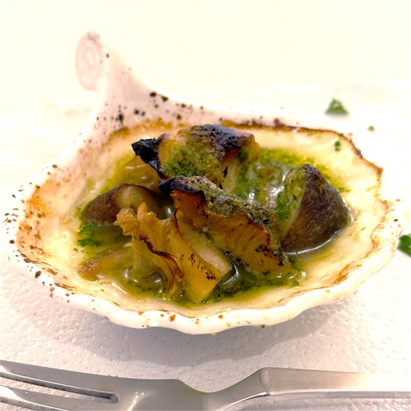 03釧路産つぶ貝と上尾幌椎茸のブルギニョン