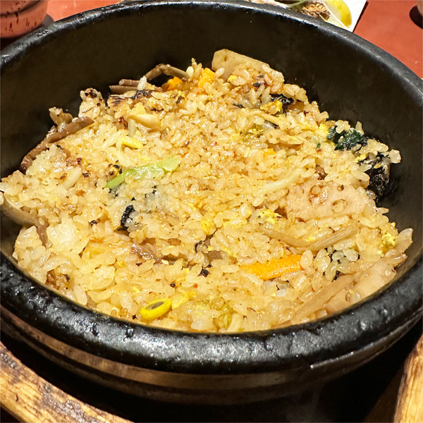 13定番10品目のビビンバ(748円)