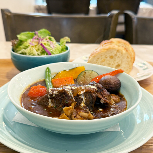 01道産牛の赤ワインたっぷりビーフシチュー(2000円)