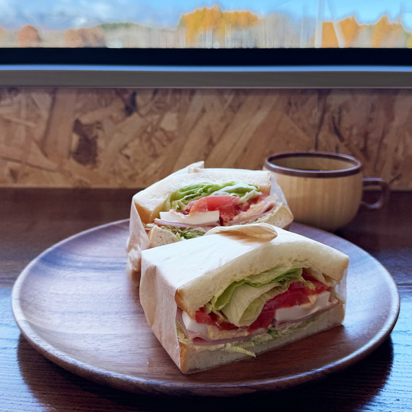 01サンドウィッチ(700円)・ブレンドコーヒー(500円→400円)