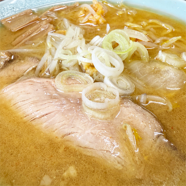 02味噌ホルモンラーメン(1200円)