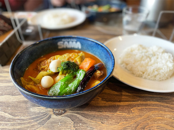 01パリパリチキンカリー(1250円)海老スープ・辛さ2