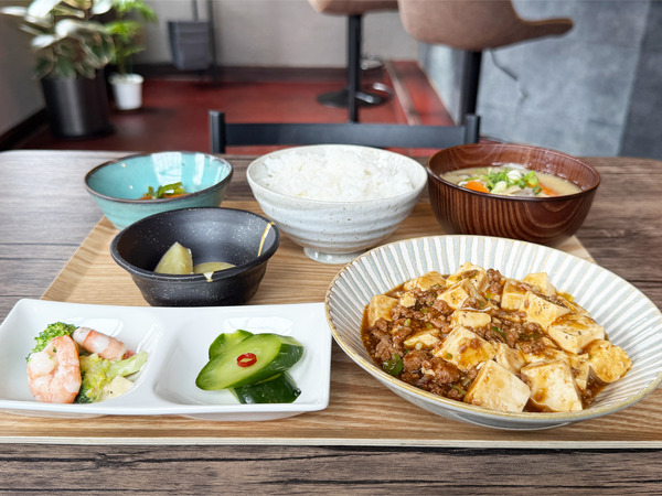 01麻婆豆腐定食(1200円)