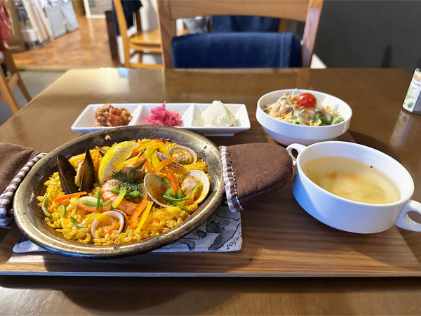 01魚介のパエリア(1250円)