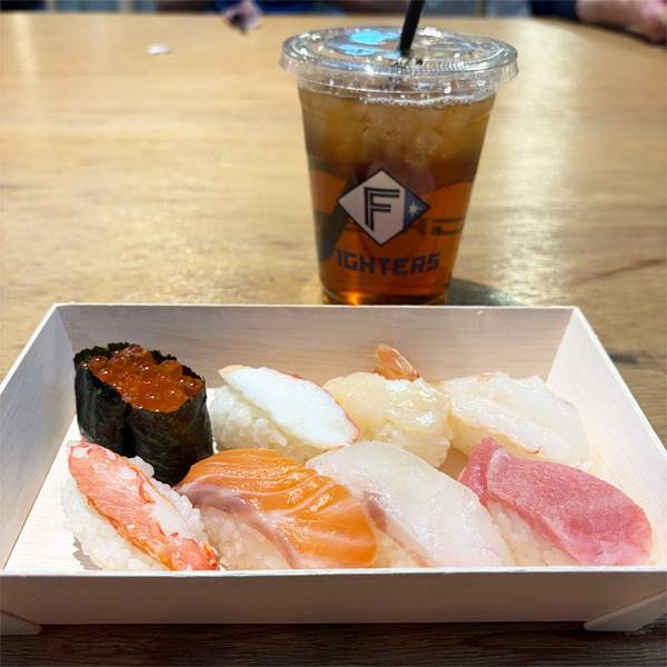 16握り寿司8貫(2000円)・ウーロン茶(380円)