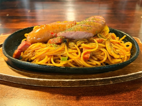 01鉄板焼きナポリタン(1100円)