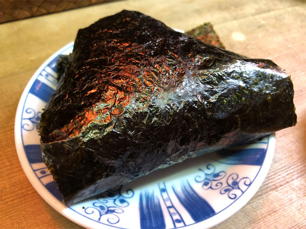 09おにぎり・梅(220円)