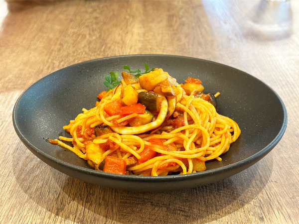 01彩り野菜とイカのアラビアータ(1300円)