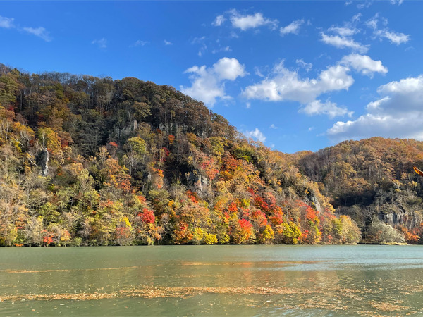 03くったり湖の紅葉_3