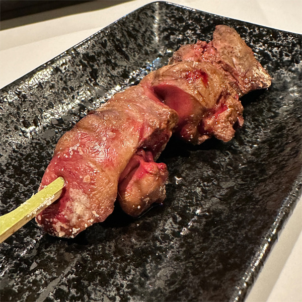 10白レバー串(380円)