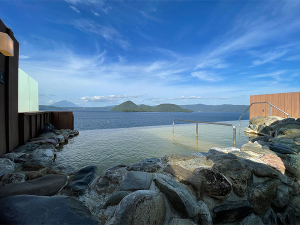 13パノラマ露天TENQOO岩風呂・全景