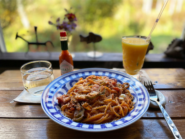 01ナポリタン(500円)・オレンジジュース(200円)