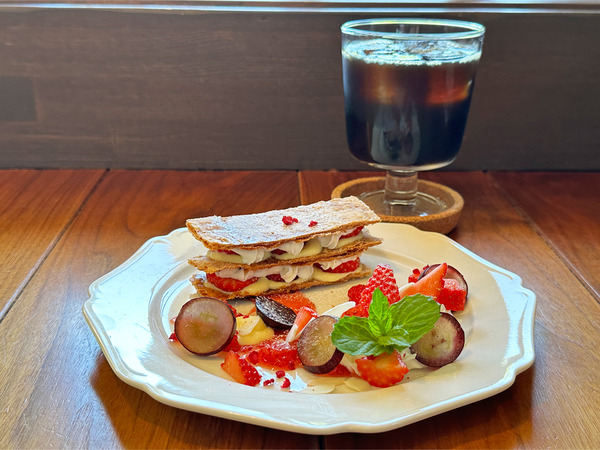 11いちごのミルフィーユ・ドリンクセット(1050円)