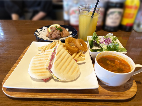 01ローストビーフパニーニ(1400円)