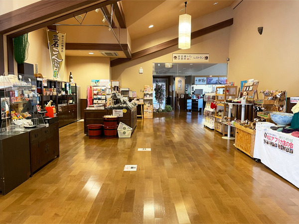 01ロビーと売店