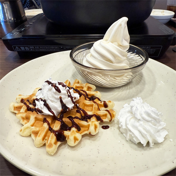 15ワッフル・チョコソースとソフトクリーム