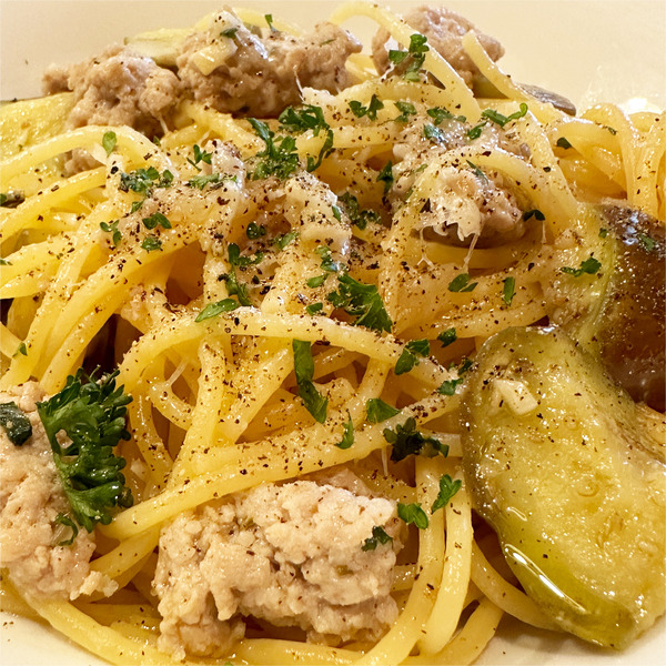 02自家製サルシッチャとナスのスパゲティ