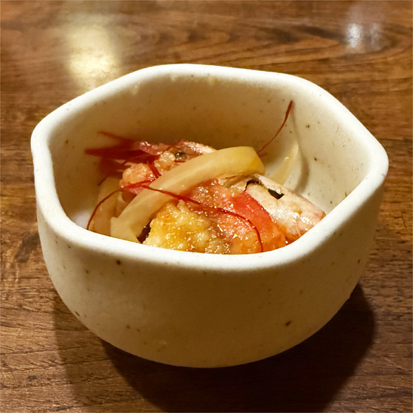 01お通し(528円)赤海老丸ごと南蛮漬け