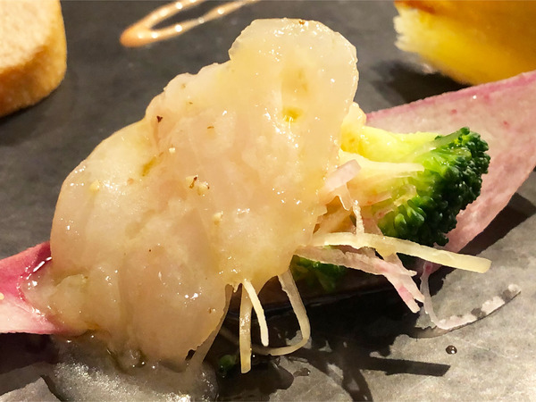 03前菜1：根室産青イソのカルパッチョ