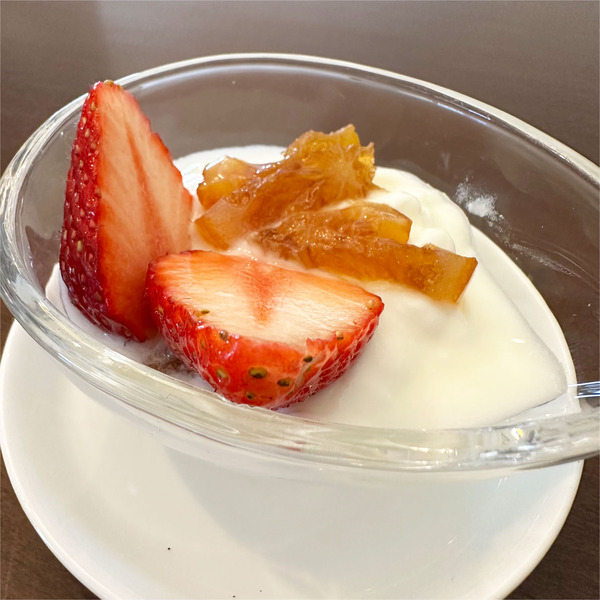11自家製マーマレード乗せヨーグルト