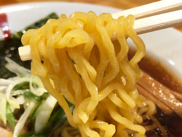 03鶏ガラスープ・醤油(750円)麺