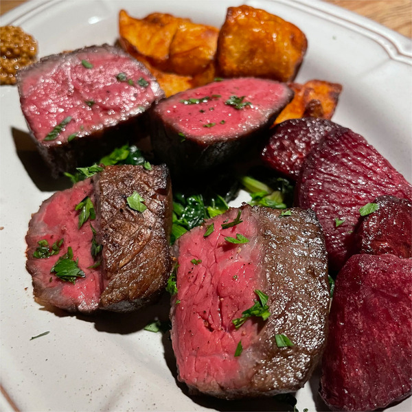 16足寄町北十勝ファームさんのシャローレ牛のロースト