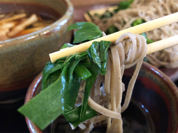 04シャキシャキの柔らかいにらと一緒に