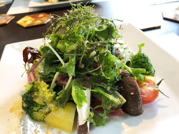 04十勝で育ったお野菜を中心にしたサラダ