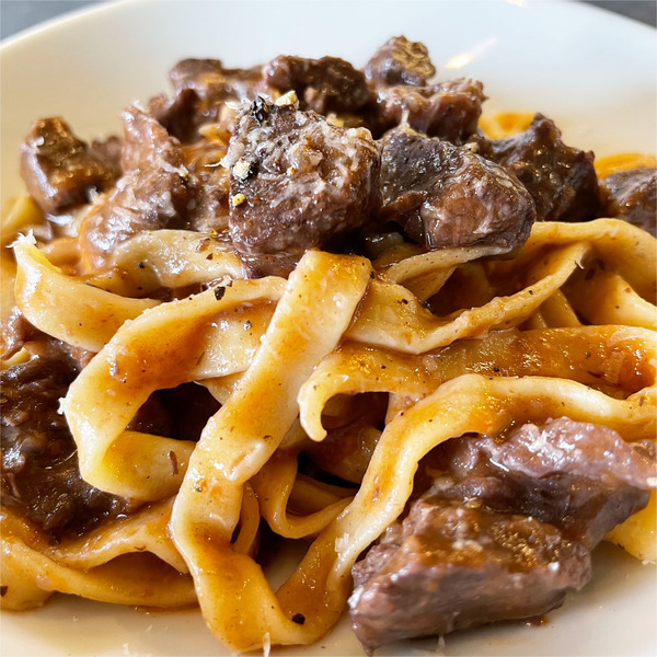 09十勝牛のトマト煮込みのタリアテッレ