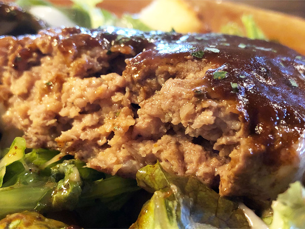 03パンダバーグ(900円)ハンバーグ断面