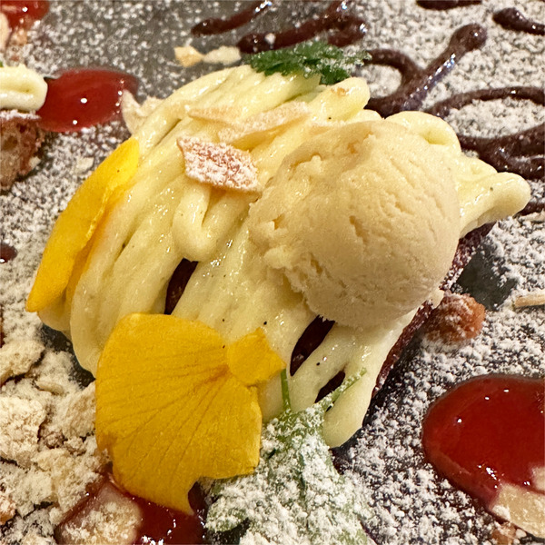 27ガトーショコラ、アイスクリームとクッキーを乗せて