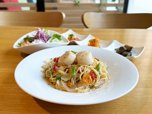 01ホタテと獅子唐のパスタ(1500円)