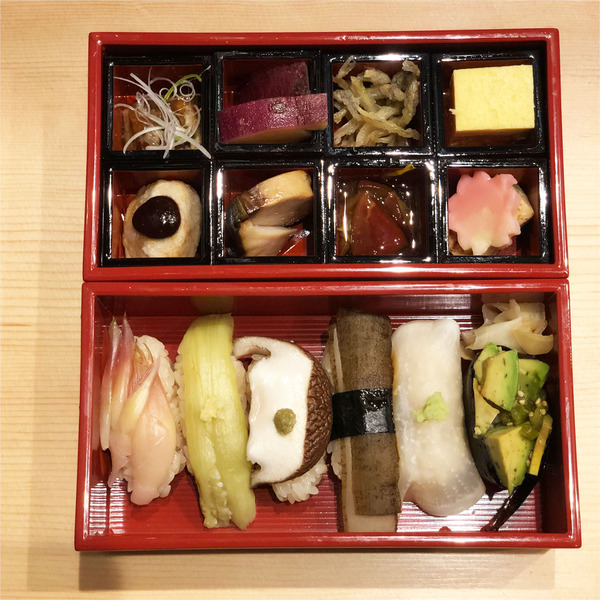 15野菜寿司弁当上から