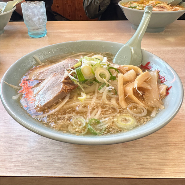 01塩ラーメン(890円)