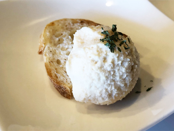 04オードブル:鶏肉のブルスケッタ