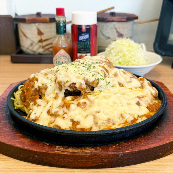 01とろーりチーズヒレロースカツスパ(1780円)