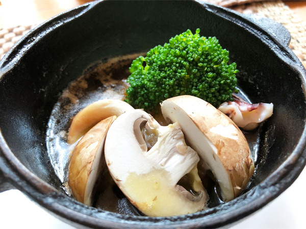 07いかと海老ととかちマッシュのアヒージョ