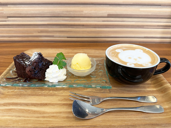 07プチデザートセットB(300円)・セットドリンク・ヘーゼルナッツラテ